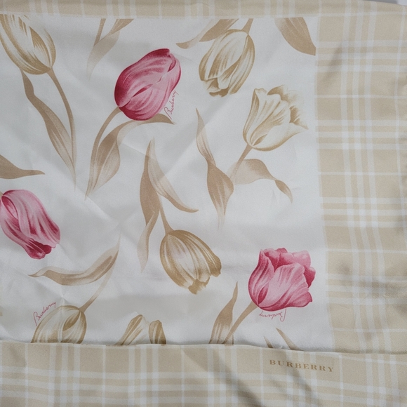 BURBERRY MINI SCARF 100% SILK - Picture 8 of 8